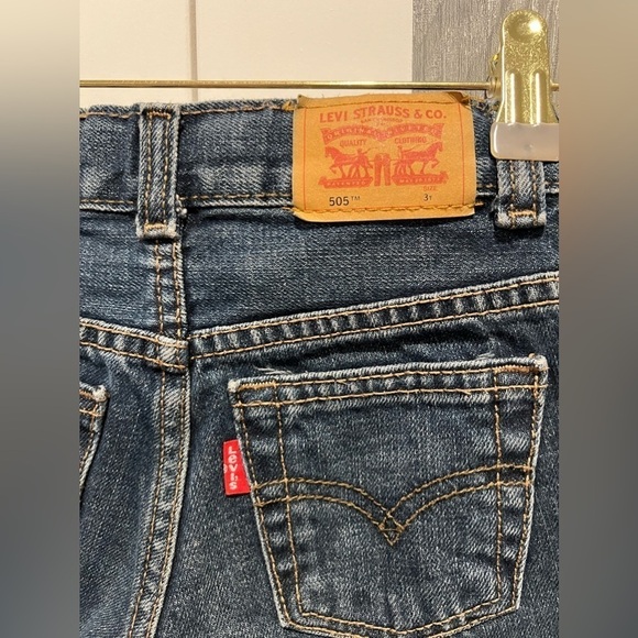 D16.21 Levi’s 505 Jeans 3T - Picture 3 of 5
